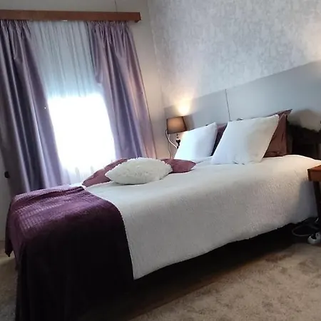 Kortteer Pinkki Huone Homestay Rauma