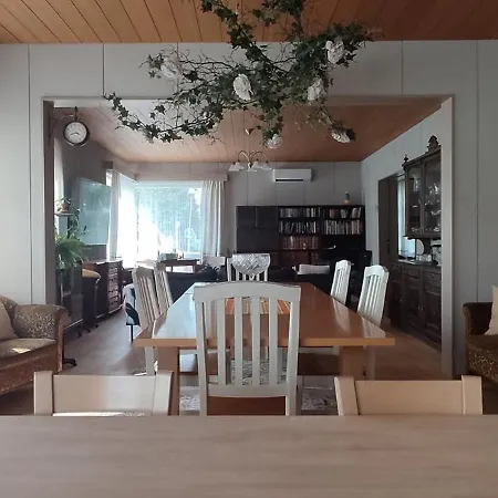 Kortteer Pinkki Huone Homestay